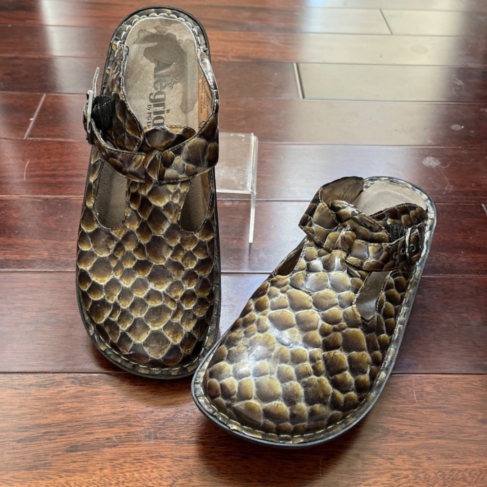 Alegria Classic Clogs Mules Green Snake Sz 38 7.5 Leather Comfort Nursing Work